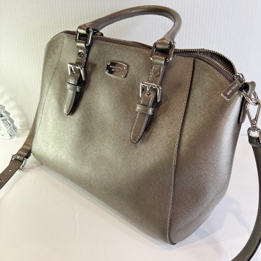 ✨ Michael Kors Metallic Pewter Satchel – Chain Strap & Buckle Detail Beauty ✨